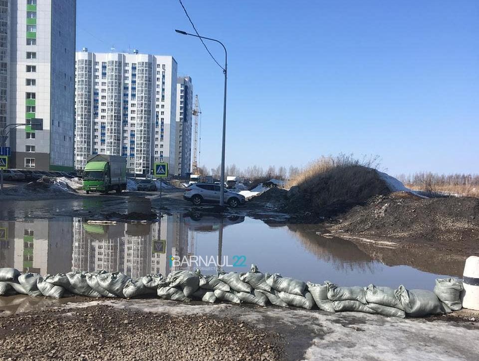 Барнаульские новостройки топит талыми водами