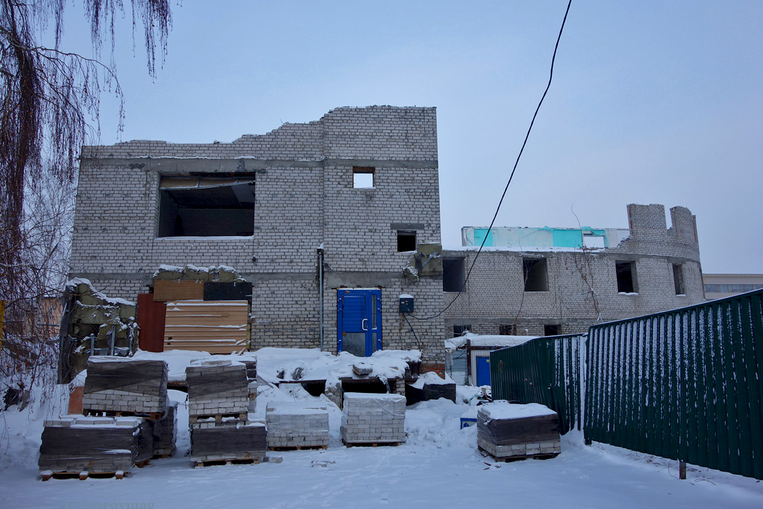 У скандально известного здания-уродца в Барнауле появился новый собственник