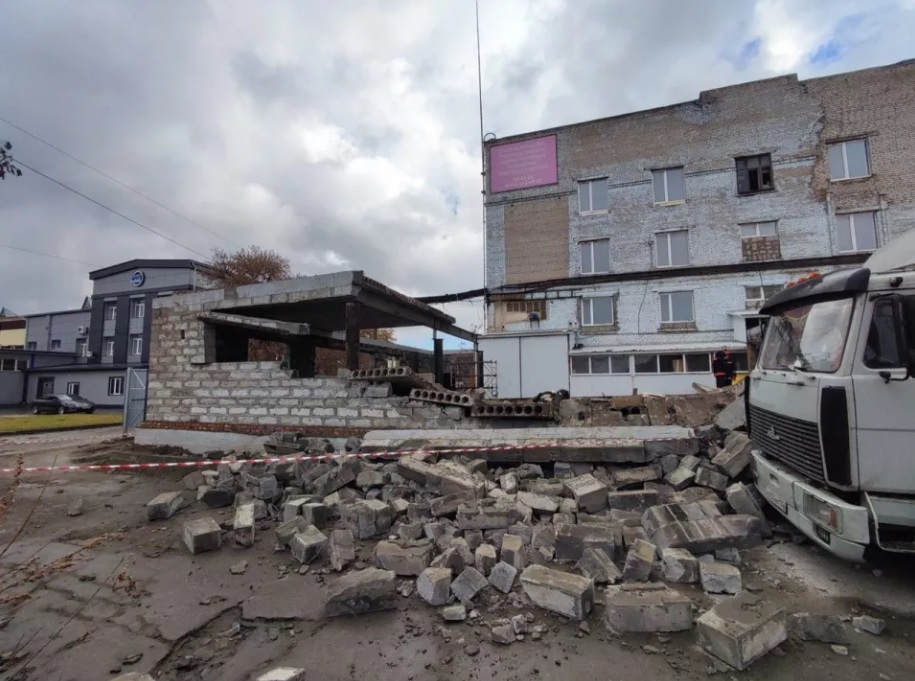 В Барнауле рухнуло самовольно строящееся здание. Погибли двое рабочих